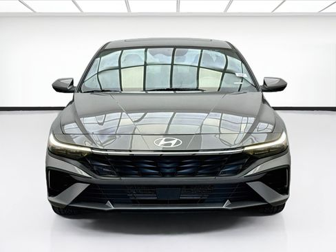 Used 2025 Hyundai Elantra SEL FWD image 2