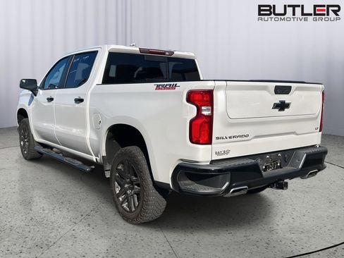 Used 2021 Chevrolet Silverado 1500 LT Trail Boss w/ Convenience Package II AWD/4WD image 2