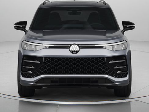 New 2026 Volkswagen Tiguan SE R-Line FWD image 8