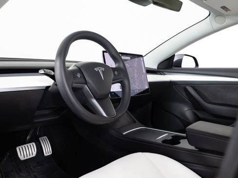 Used 2021 Tesla Model 3 Performance image 12