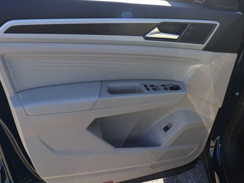 Certified 2022 Volkswagen Atlas SE image 10