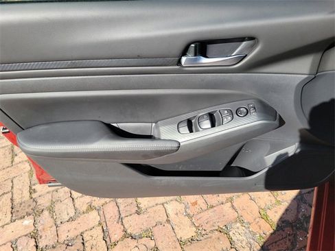 Used 2024 Nissan Altima 2.5 SV w/ SV Premium Package image 14