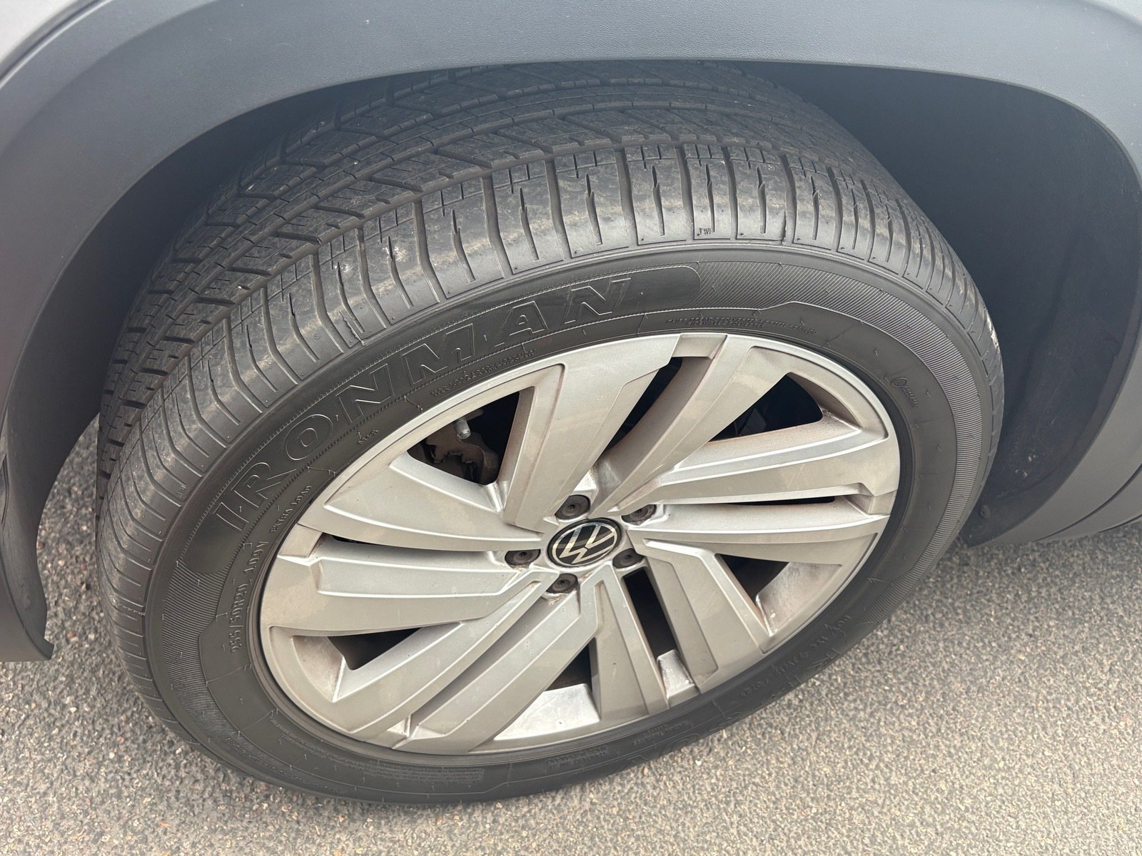 Used 2021 Volkswagen Atlas Cross Sport SE FWD image 5