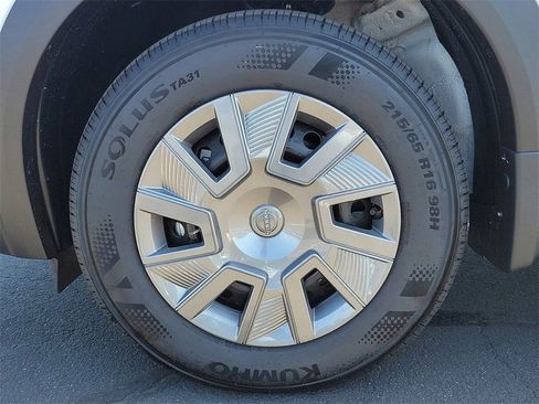 New 2025 Nissan Kicks S image 16