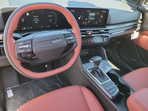 New 2026 Kia Sportage SX FWD image 2
