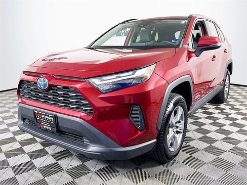 Used 2022 Toyota RAV4 XLE image 3
