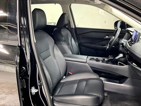 Used 2024 Nissan Rogue SL w/ SL Premium Package image 10