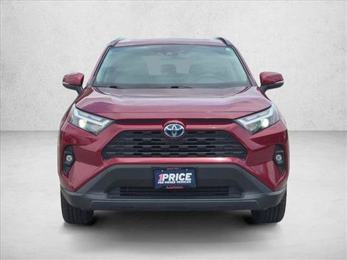 Used 2022 Toyota RAV4 XLE Premium AWD/4WD image 2