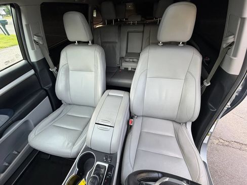 Used 2015 Toyota Highlander XLE AWD/4WD image 14