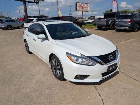 Used 2016 Nissan Altima 2.5 SL w/ Moonroof Package image 3