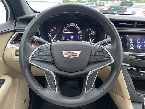 Used 2017 Cadillac XT5 Luxury w/ Driver Awareness Package FWD image 19