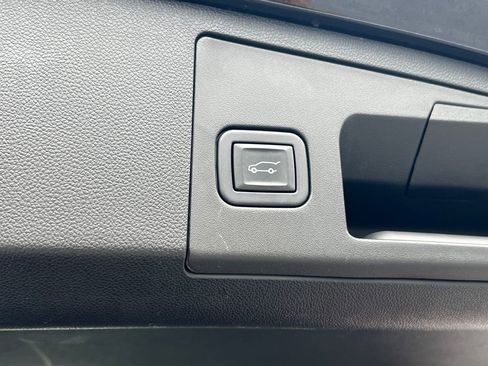 Used 2024 Cadillac XT4 Premium Luxury image 19