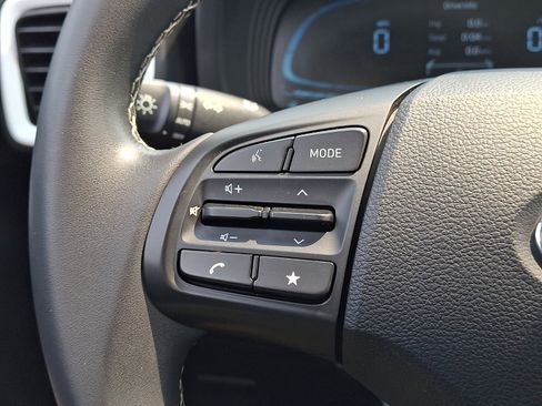 Certified 2023 Hyundai Venue Limited FWD image 20