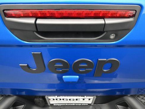 New 2026 Jeep Gladiator Sport AWD/4WD image 10