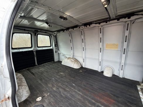 Used 2018 GMC Savana 2500 w/ Driver Convenience Package image 6