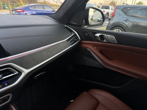 Used 2022 BMW X7 M50i image 98