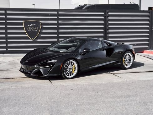 Used 2025 McLaren Artura Spider image 5