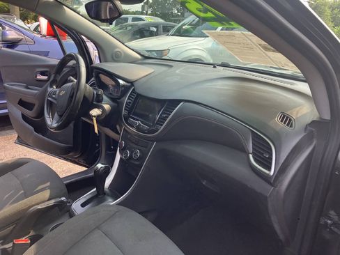 Used 2021 Chevrolet Trax LS w/ Tint and Cruise Package AWD/4WD image 23