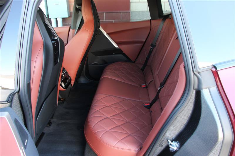 Used 2024 BMW iX xDrive50 w/ Premium Package AWD/4WD image 15