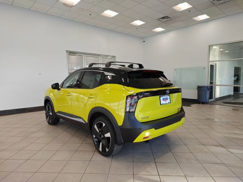 New 2026 Nissan Kicks SR w/ Cold Weather Package image 5