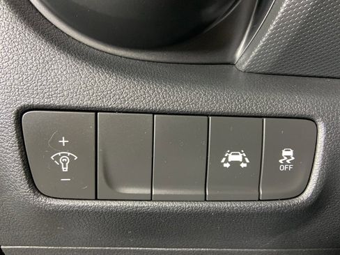 Used 2021 Hyundai Kona SE image 9