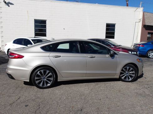 Used 2019 Ford Fusion SE image 4