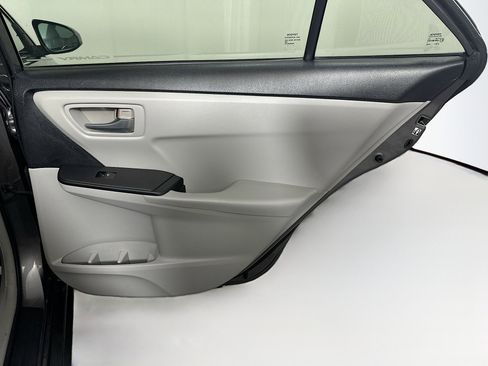 Used 2016 Toyota Camry LE FWD image 27