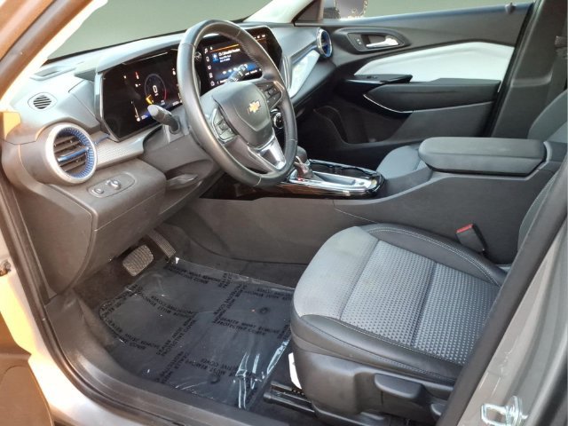 Used 2024 Chevrolet Trax LT w/ LT Convenience Package FWD image 10