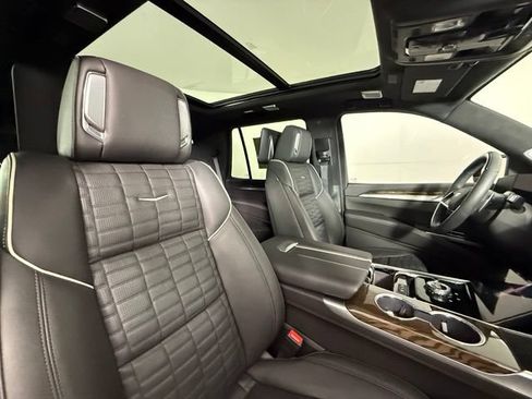 Certified 2026 Cadillac Escalade Platinum Sport w/ LPO, ONYX Package AWD/4WD image 35