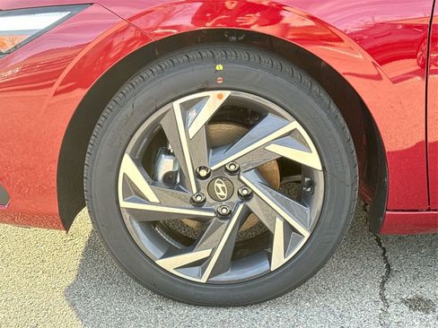 New 2025 Hyundai Elantra SEL image 9