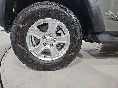 Used 2019 Jeep Wrangler Sport S image 27