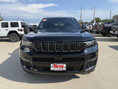 Used 2025 Jeep Grand Cherokee L Summit w/ Advanced Protech Group IV AWD/4WD image 38