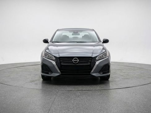 Used 2025 Nissan Altima 2.5 SV image 2