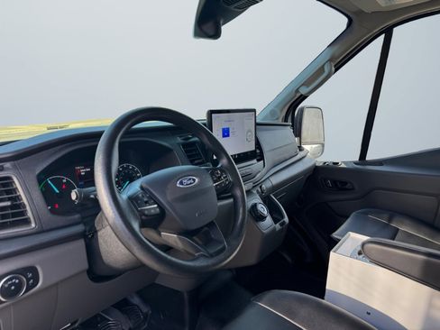 Used 2023 Ford E-Transit Medium Roof image 10
