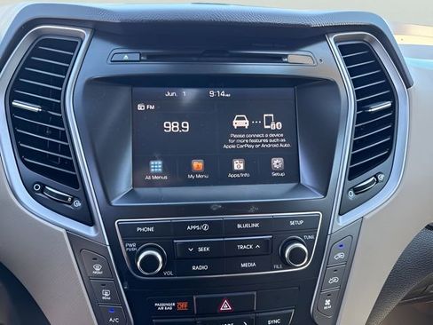 Used 2017 Hyundai Santa Fe SE AWD/4WD image 16