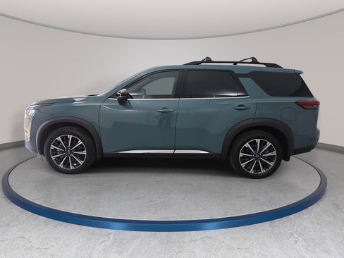 New 2026 Nissan Pathfinder Platinum image 8
