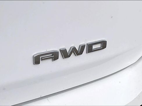 Used 2024 GMC Terrain SLE image 9