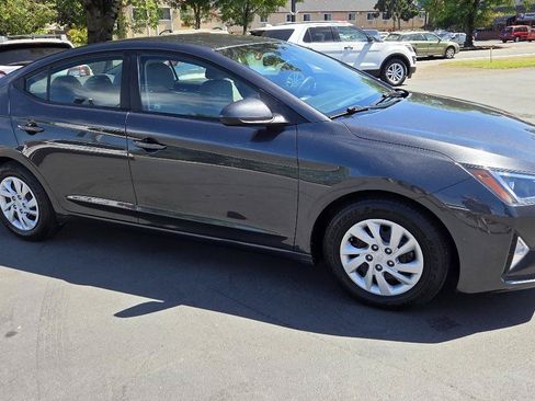 Used 2020 Hyundai Elantra SE FWD image 6