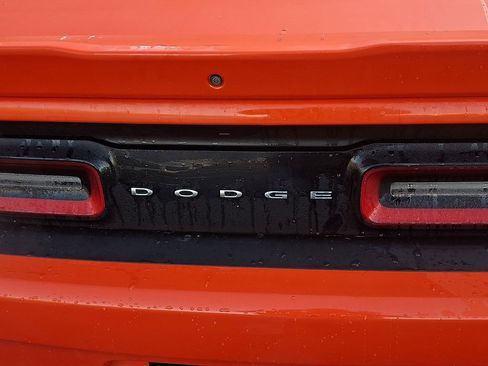 Used 2022 Dodge Challenger SXT image 33