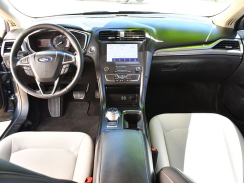 Used 2020 Ford Fusion SE w/ Equipment Group 151A FWD image 14