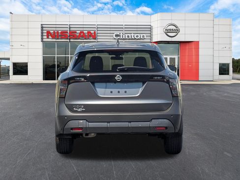 Used 2025 Nissan Kicks SV w/ Charging Package FWD image 5