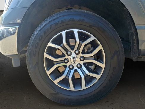 Used 2022 Ford F150 Lariat w/ Trailer Tow Package image 8