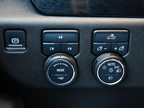 Used 2025 Chevrolet Silverado 2500 LT image 35