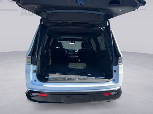 Used 2023 Jeep Grand Wagoneer L Series II image 19