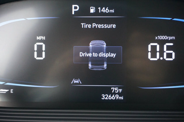 Used 2024 Hyundai Venue SEL FWD image 22