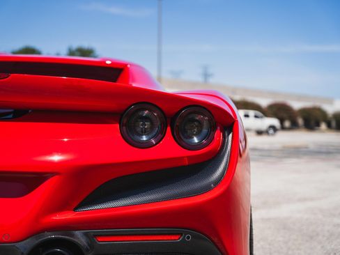 Used 2021 Ferrari F8 Tributo RWD image 25