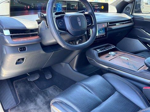 Used 2025 Lincoln Navigator Black Label AWD/4WD image 15