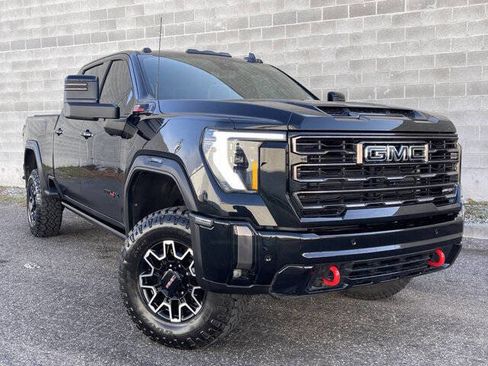 Used 2024 GMC Sierra 2500 AT4X image 2