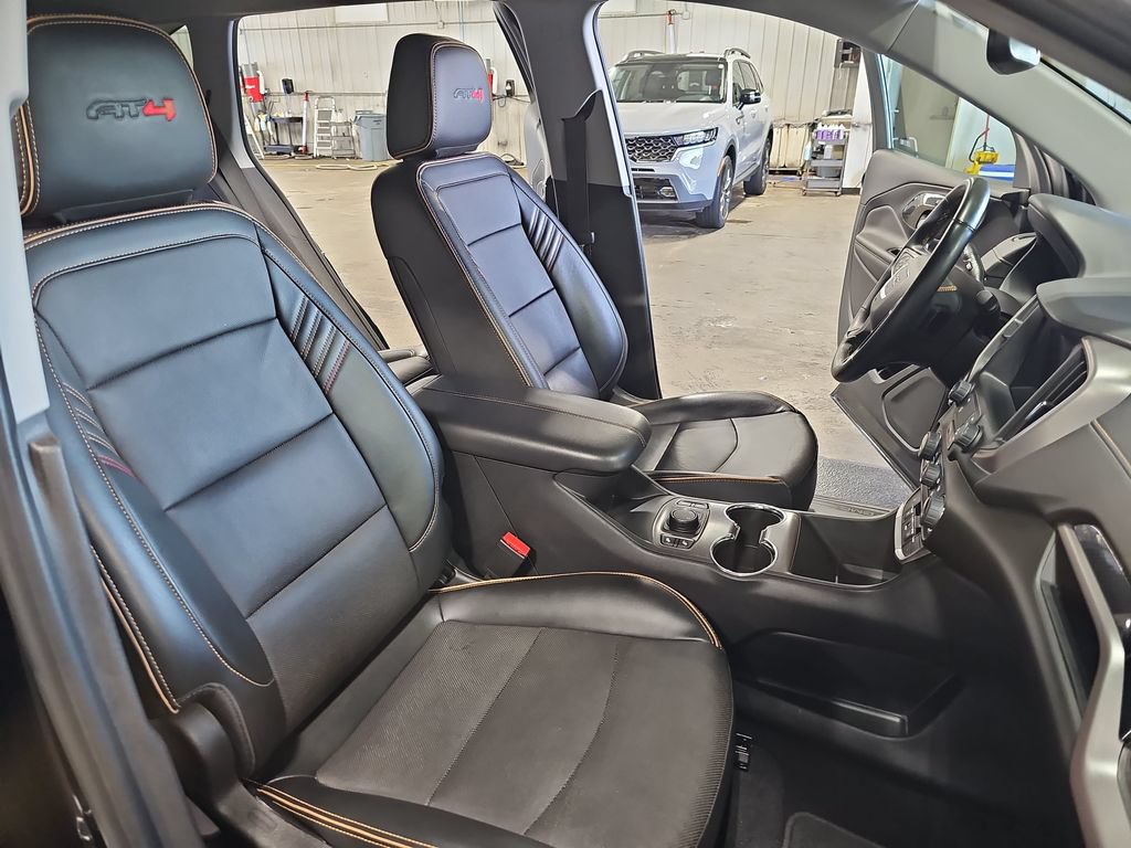 Used 2023 GMC Terrain AT4 AWD/4WD image 10