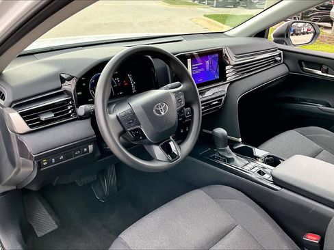 Used 2025 Toyota Camry LE image 18